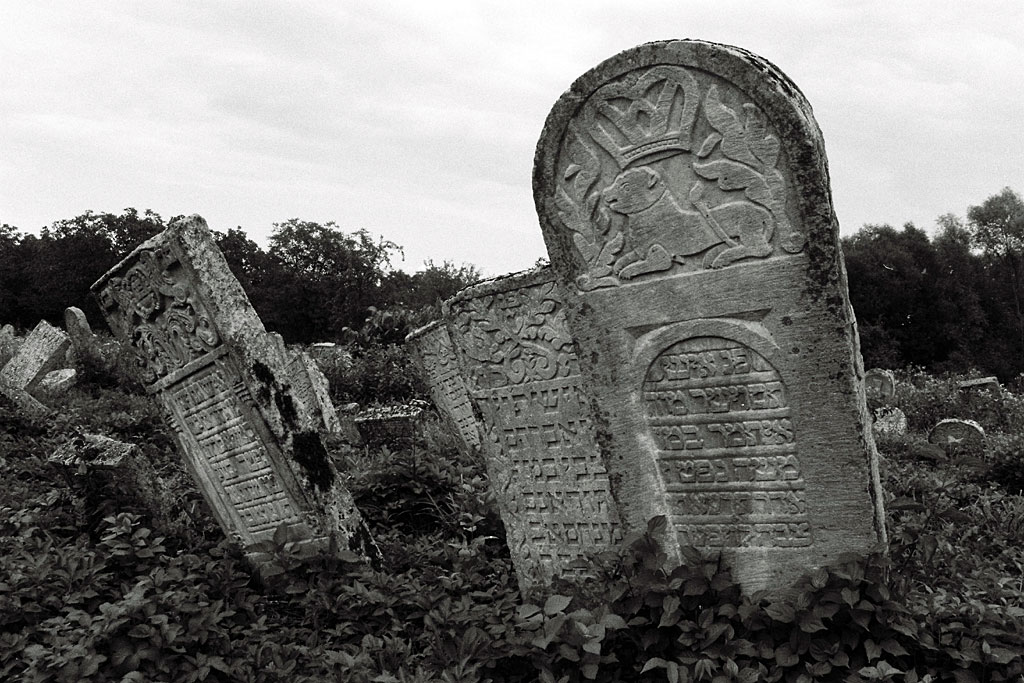 Vizhnitz Jewish cemetery