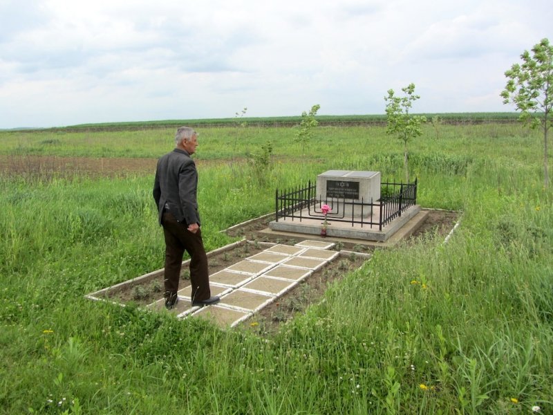 Rohatyn mass grave memorial © Marla Raucher Osborn