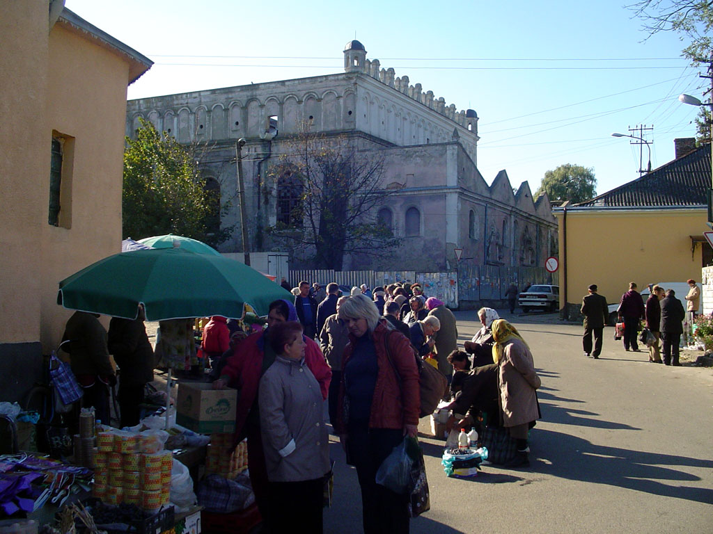 Zhovkva synagogue and market