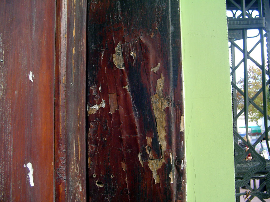 Zhovkva - traces of a mezuzah