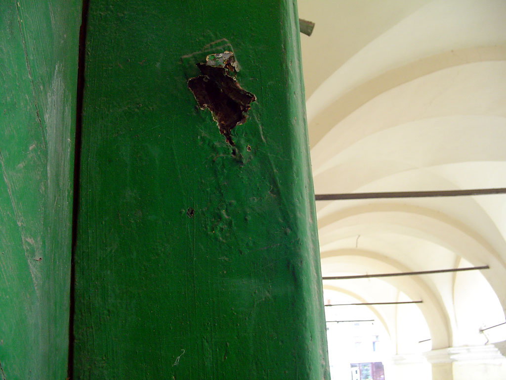 Zhovkva - traces of a mezuzah