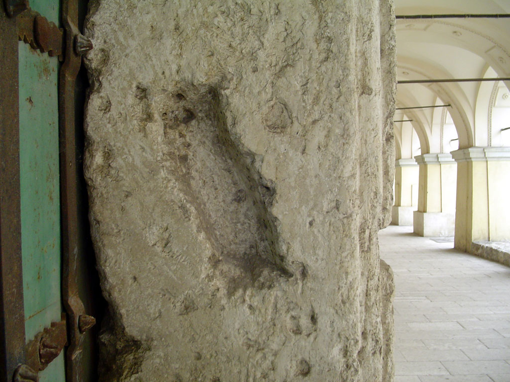 Zhovkva - traces of a mezuzah