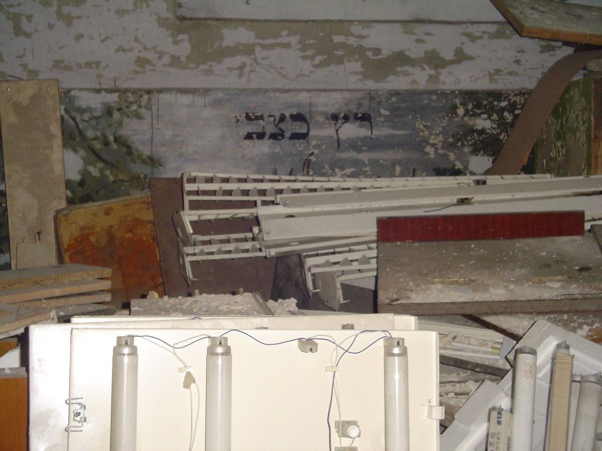 Chrortkiv - synagogue next to the market