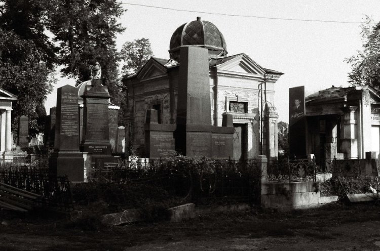 Tomb of Lazar Igel at Czernowitz Jewish cemetery