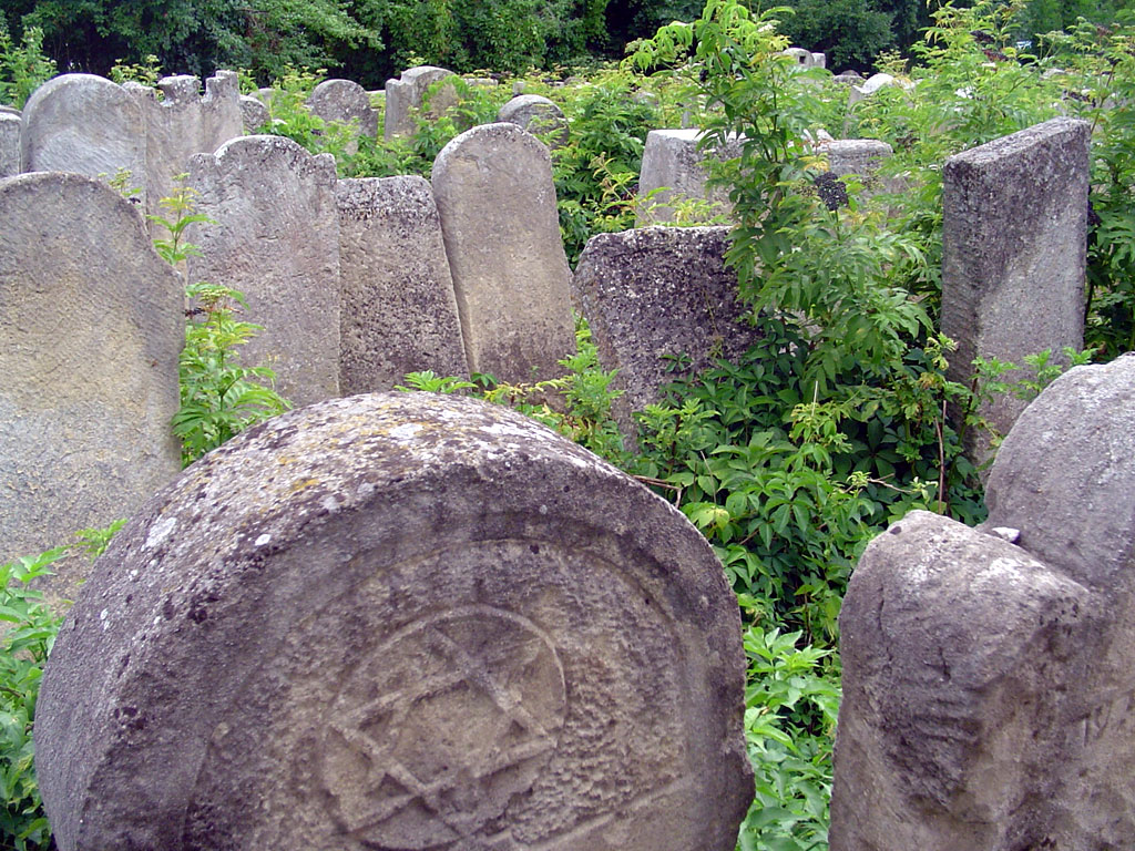 Sadagora cemetery, 2012