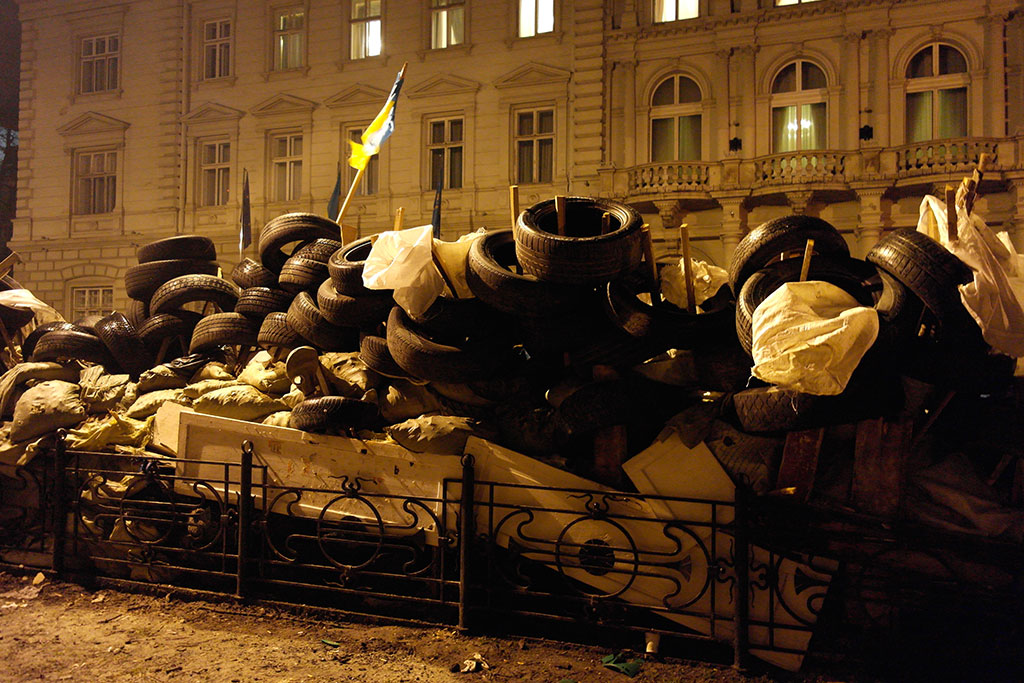 Barricades at the occupied regional administration