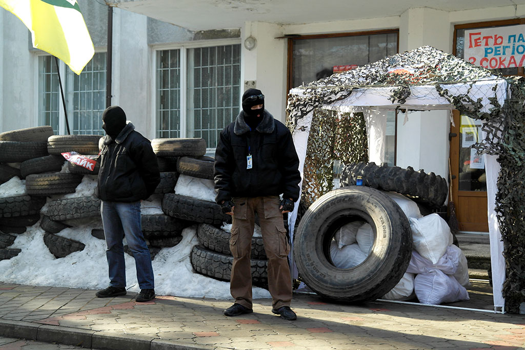 Sokal - guards in front of an occupied public building