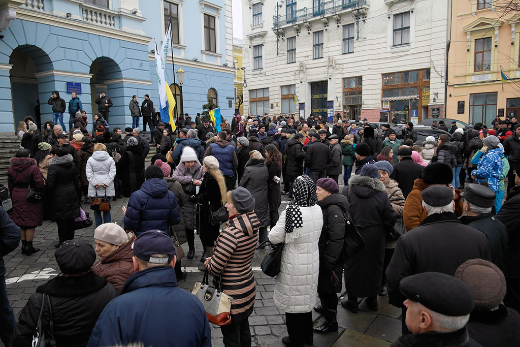 Protesters in front of the town hall