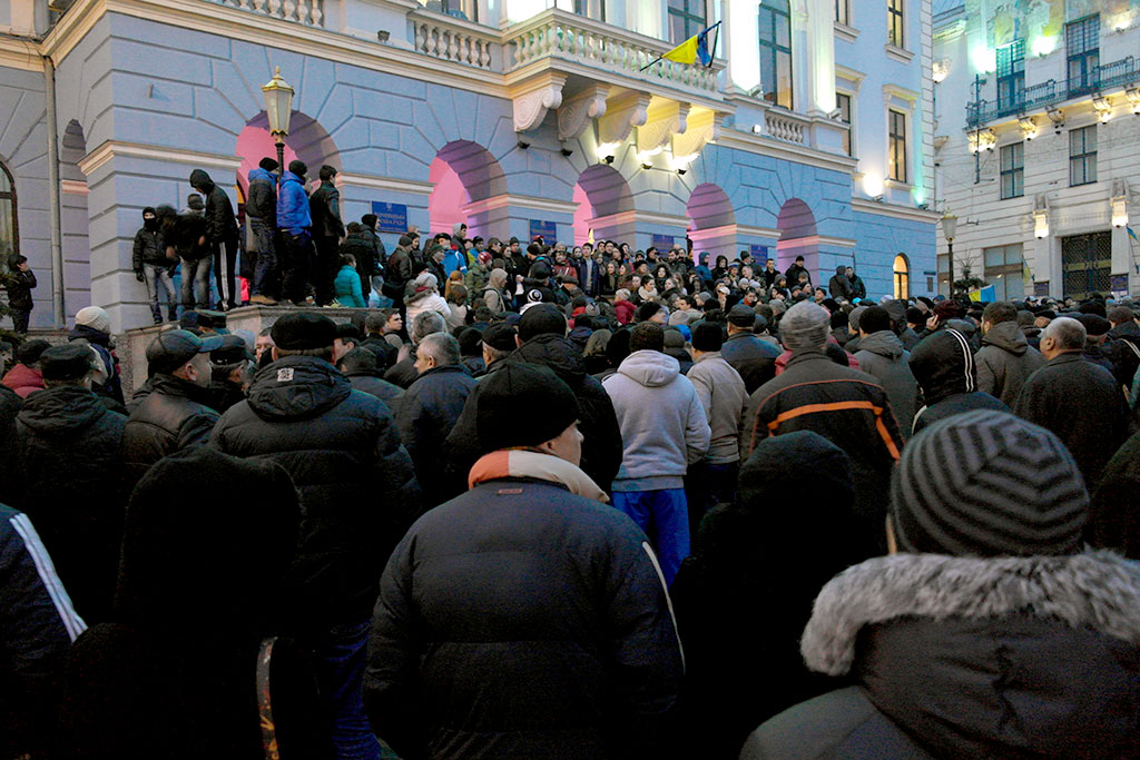 Protesters in front of the town hall