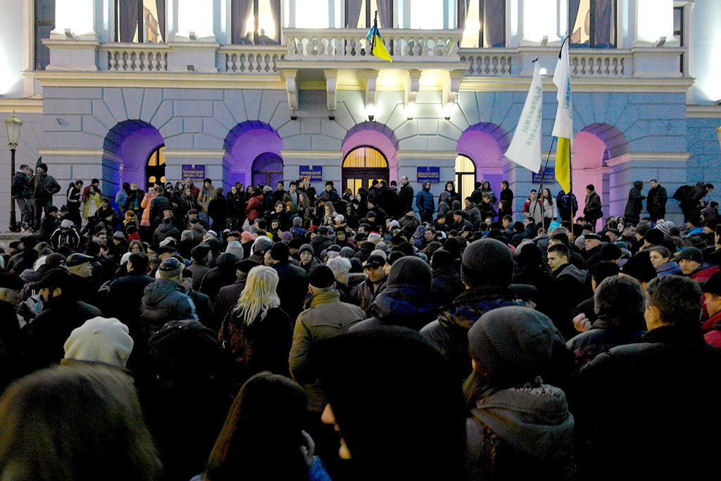 Protesters in front of the town hall