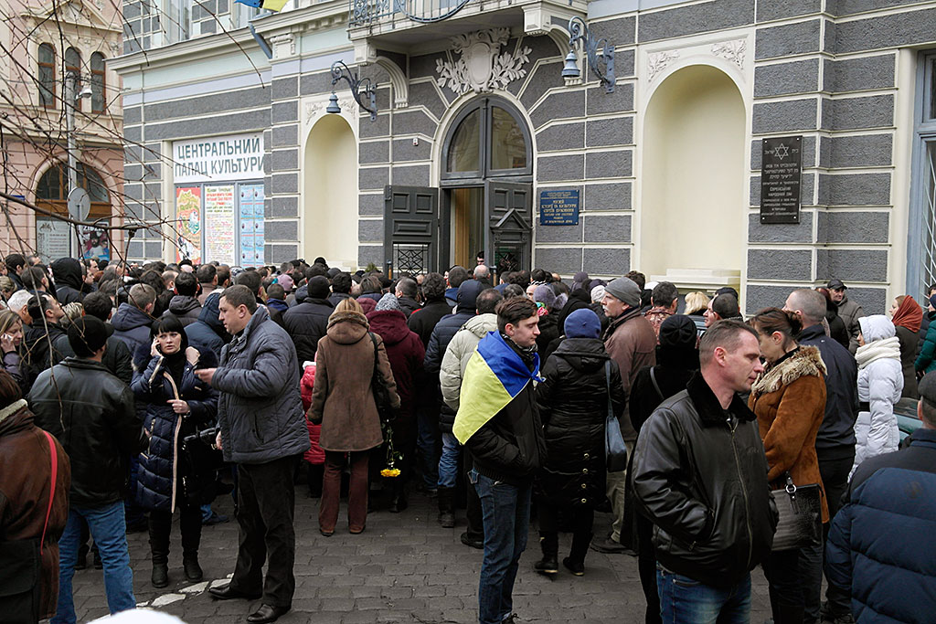 Czernowitz - ceremony for a man killed on Maidan