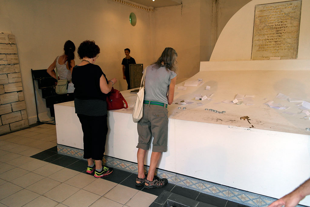 With the volunteers in Sadagora