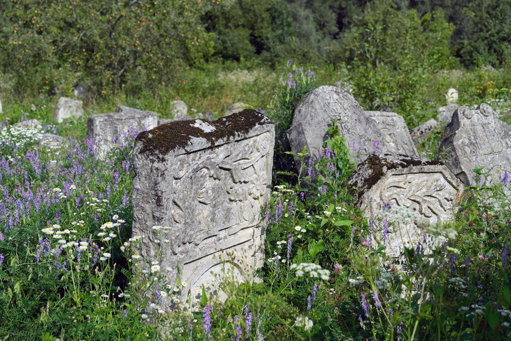 Vyzhnytsia (Wischnitz) Jewish cemetery