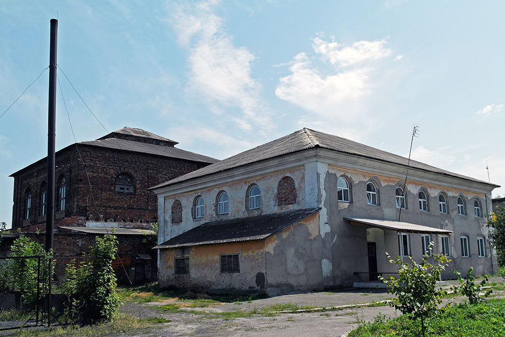 Uhniv - synagogue and Beit Midrash
