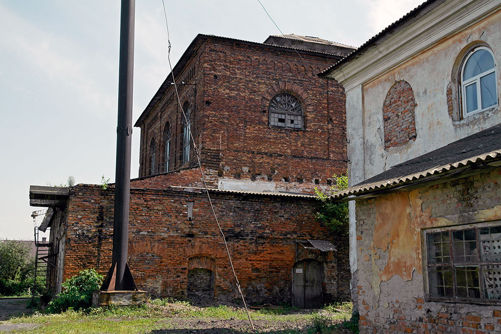 Uhniv - synagogue and Beit Midrash