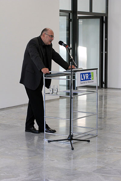 Exhibition opening, Cologne, September 17, 2014. Edgar Hauster speaking. Photo: Ingo Breuer