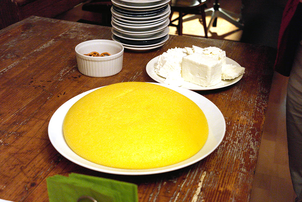 Exhibition opening in Frankfurt - the mamaliga is ready!