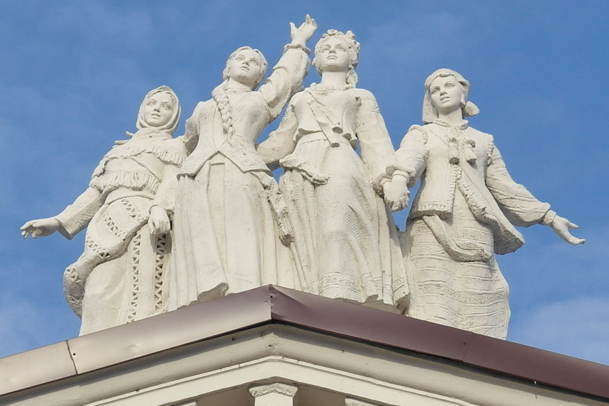 Rivne Theatre - sculptures dance on its roof into a bright future that never took place