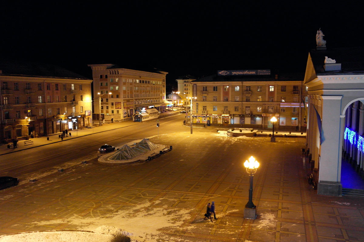 Rivne - empty square on New Year's Eve
