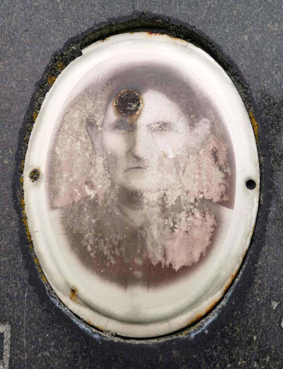 Portraits on gravestones at the Jewish cemetery of Czernowitz (Chernivtsi)