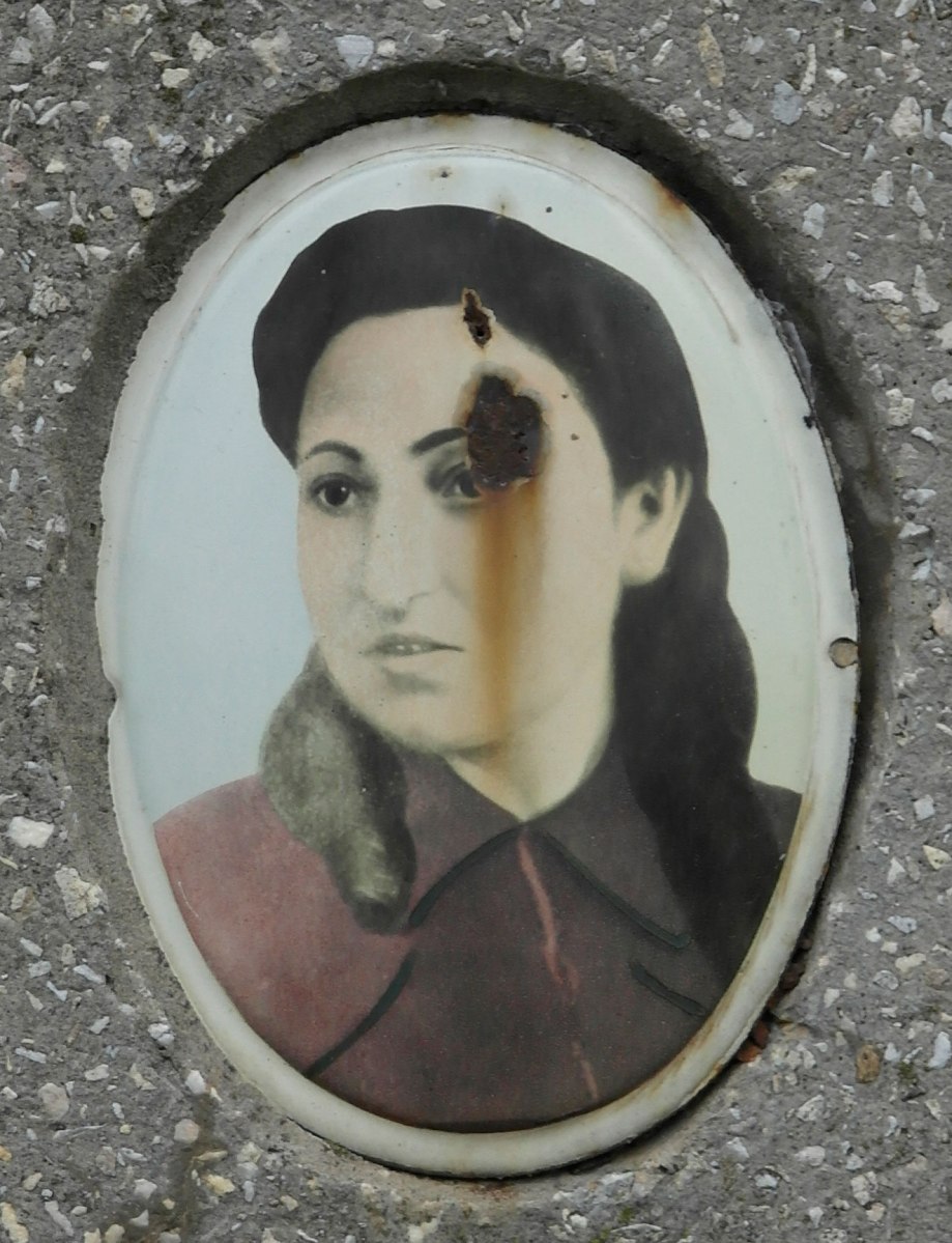 Portraits on gravestones at the Jewish cemetery of Czernowitz (Chernivtsi)