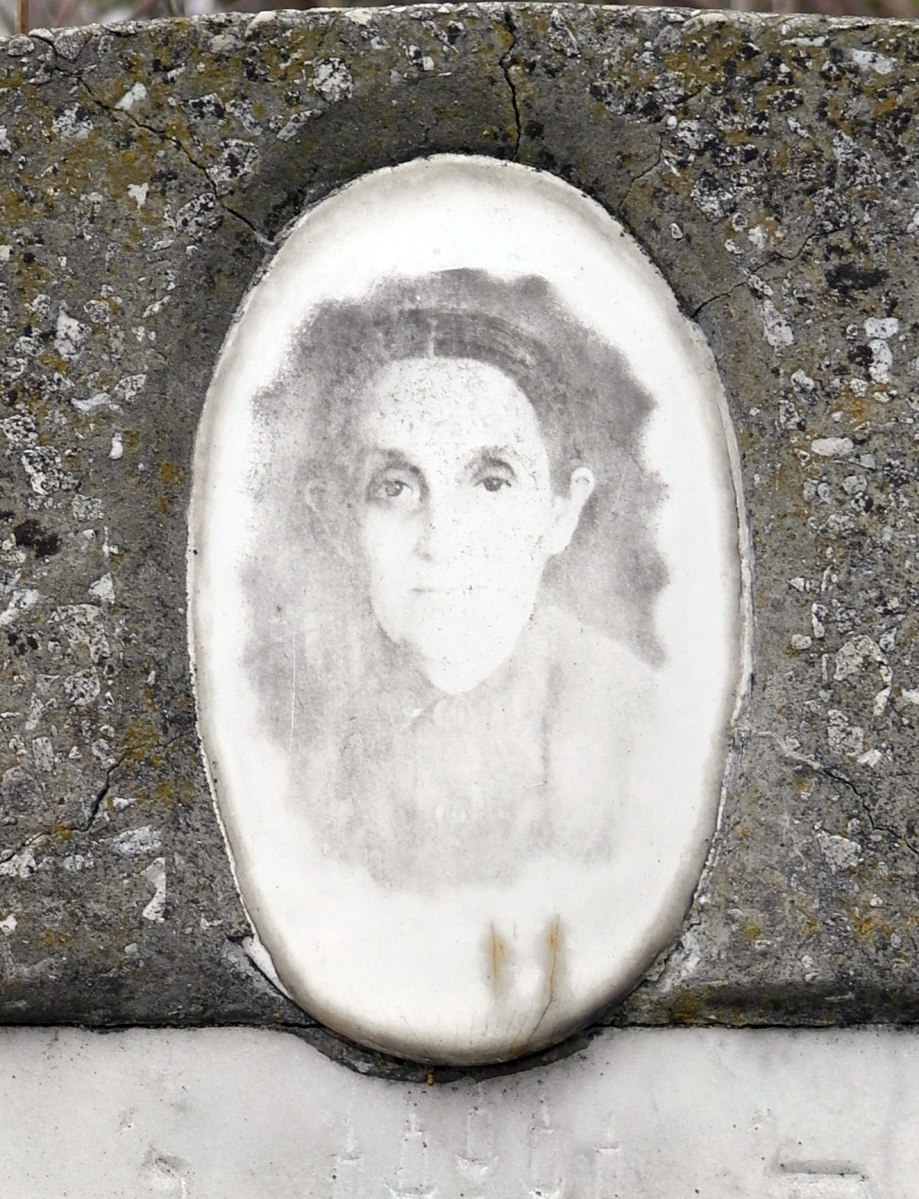 Portraits on gravestones at the Jewish cemetery of Czernowitz (Chernivtsi)