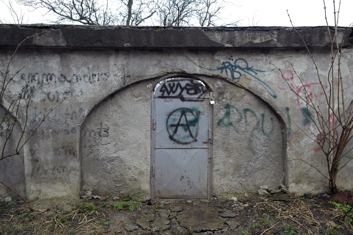 Suceava - closed gate of the Old Jewish Cemetery