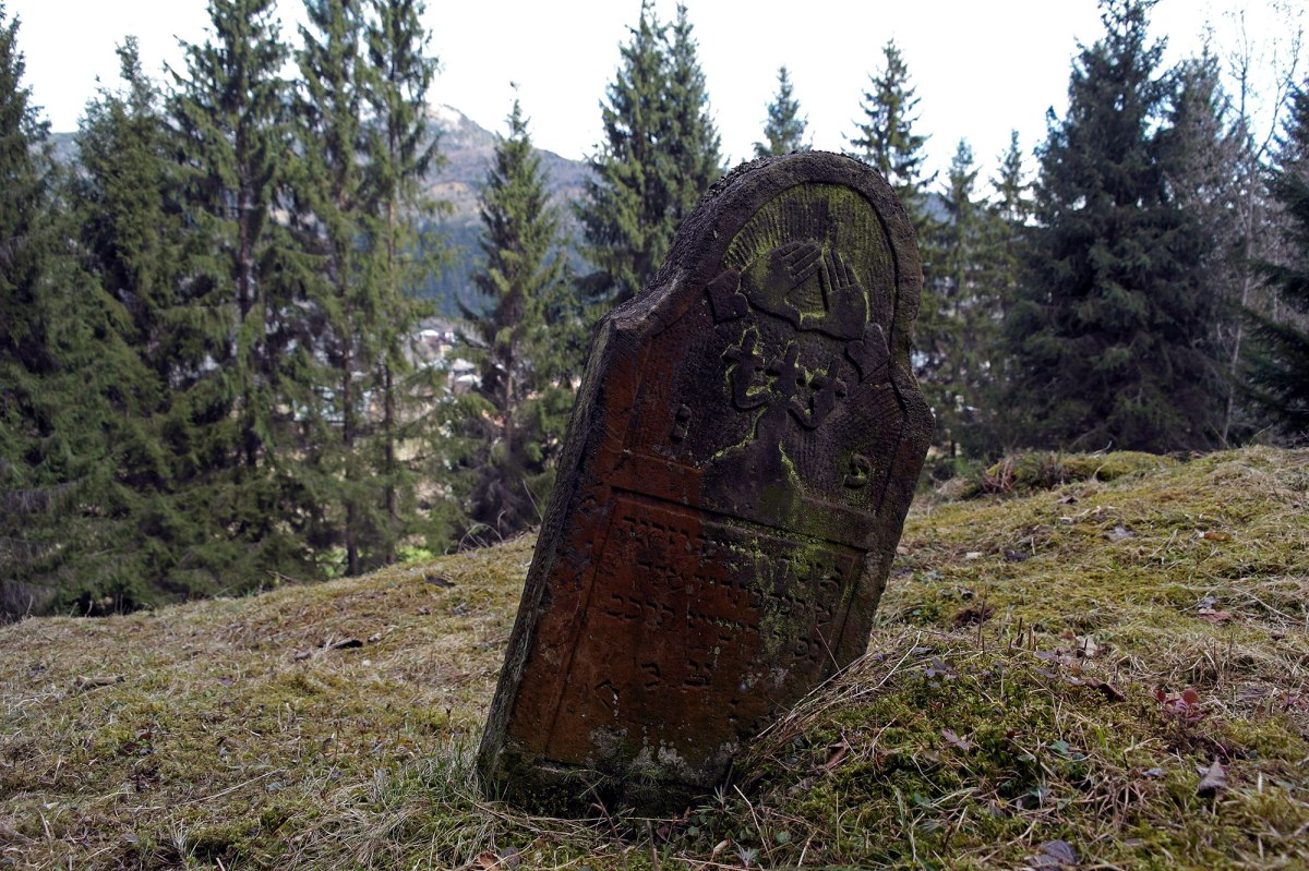 Vama Jewish cemetery