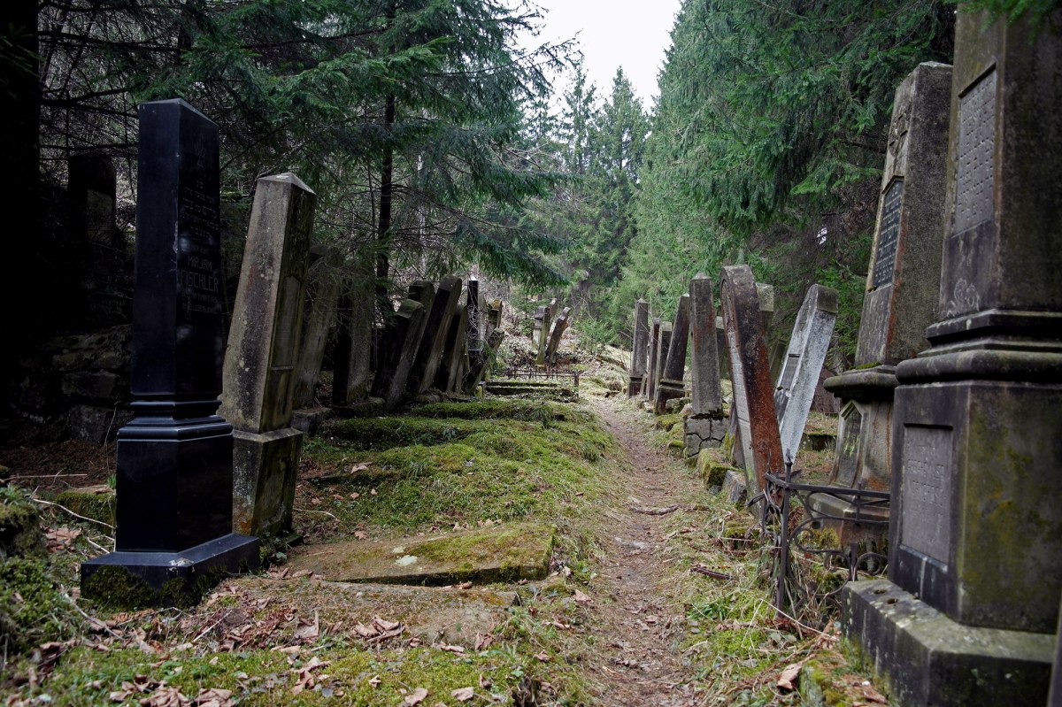 Vama Jewish cemetery