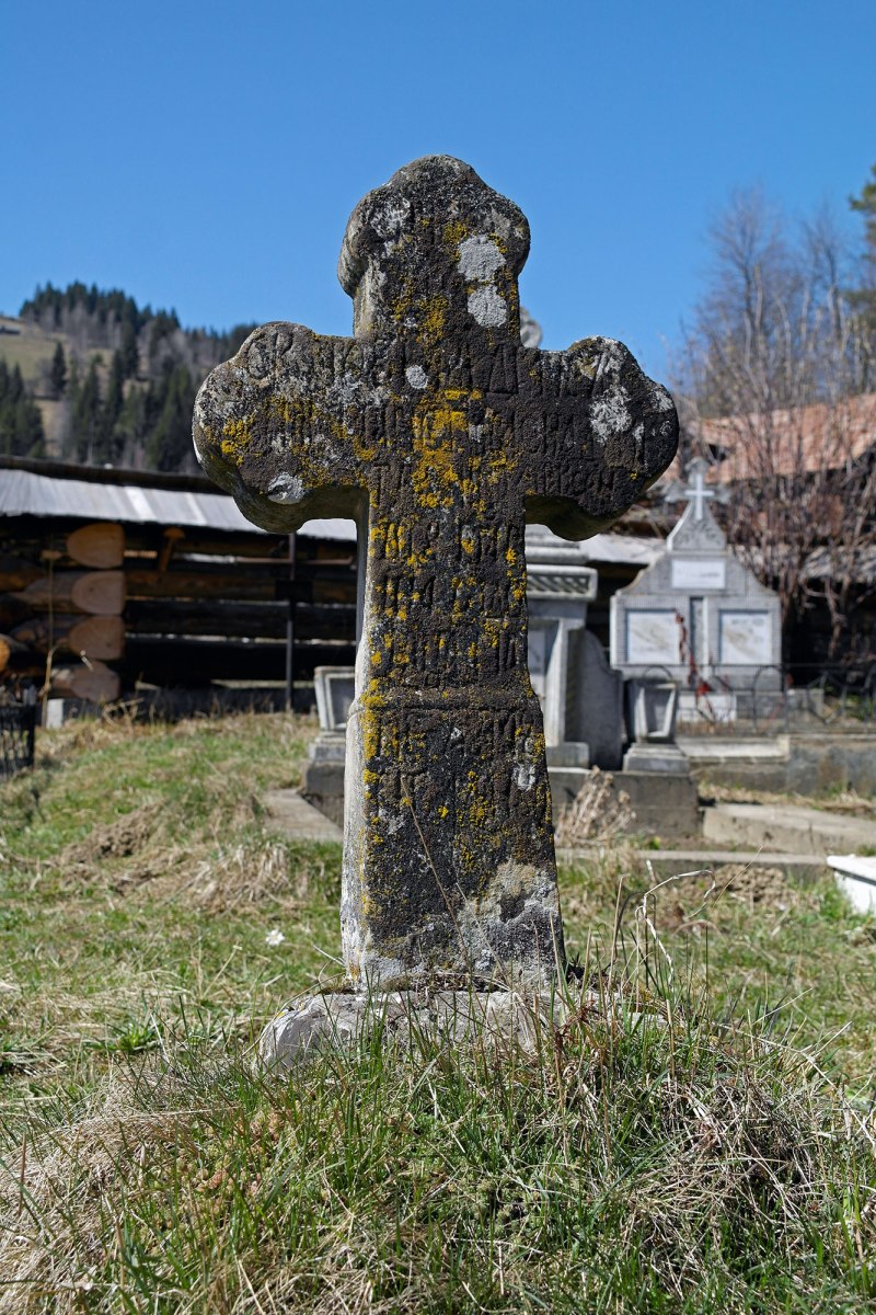 Fundu Moldovei - Christian cemetery