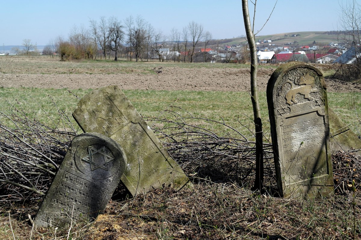Arbore - Jewish cemetery
