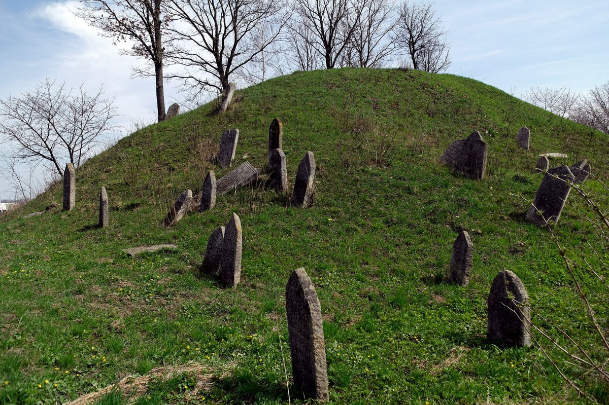 Siret - Old Jewish Cemetery