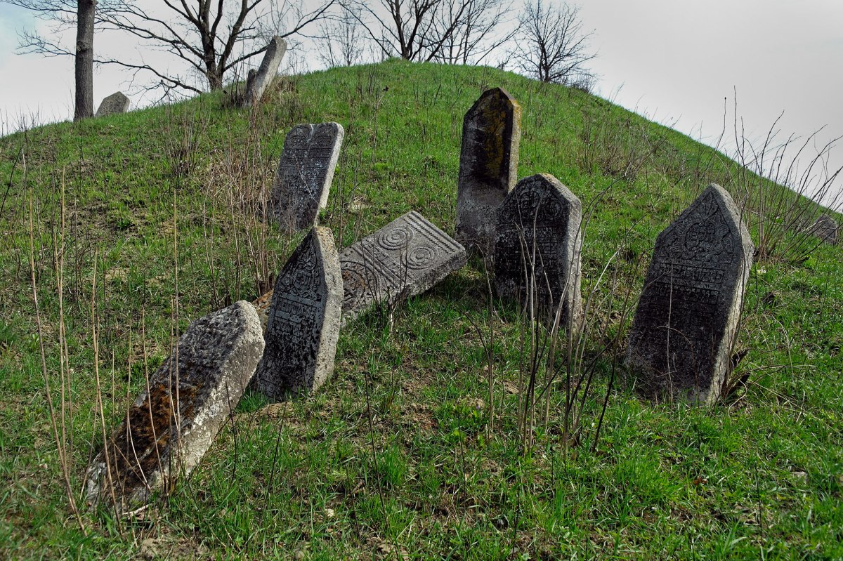 Siret - Old Jewish Cemetery