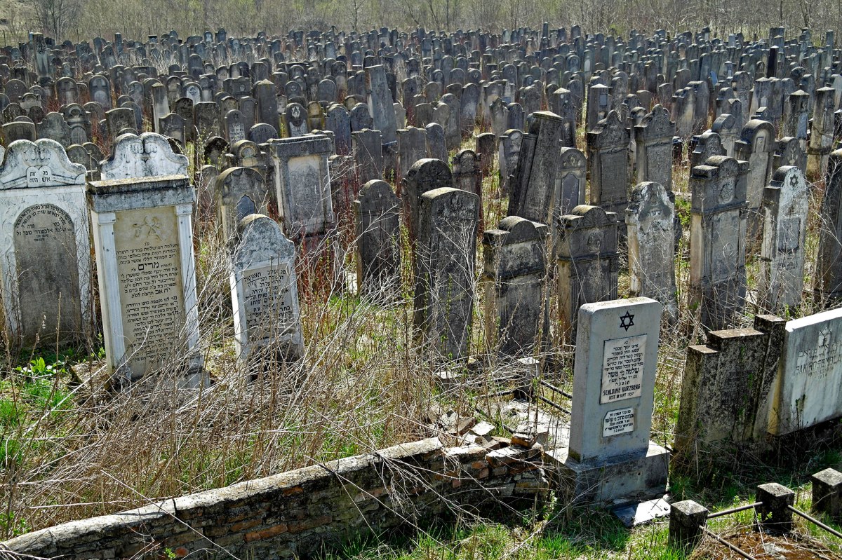 Siret - New Jewish Cemetery