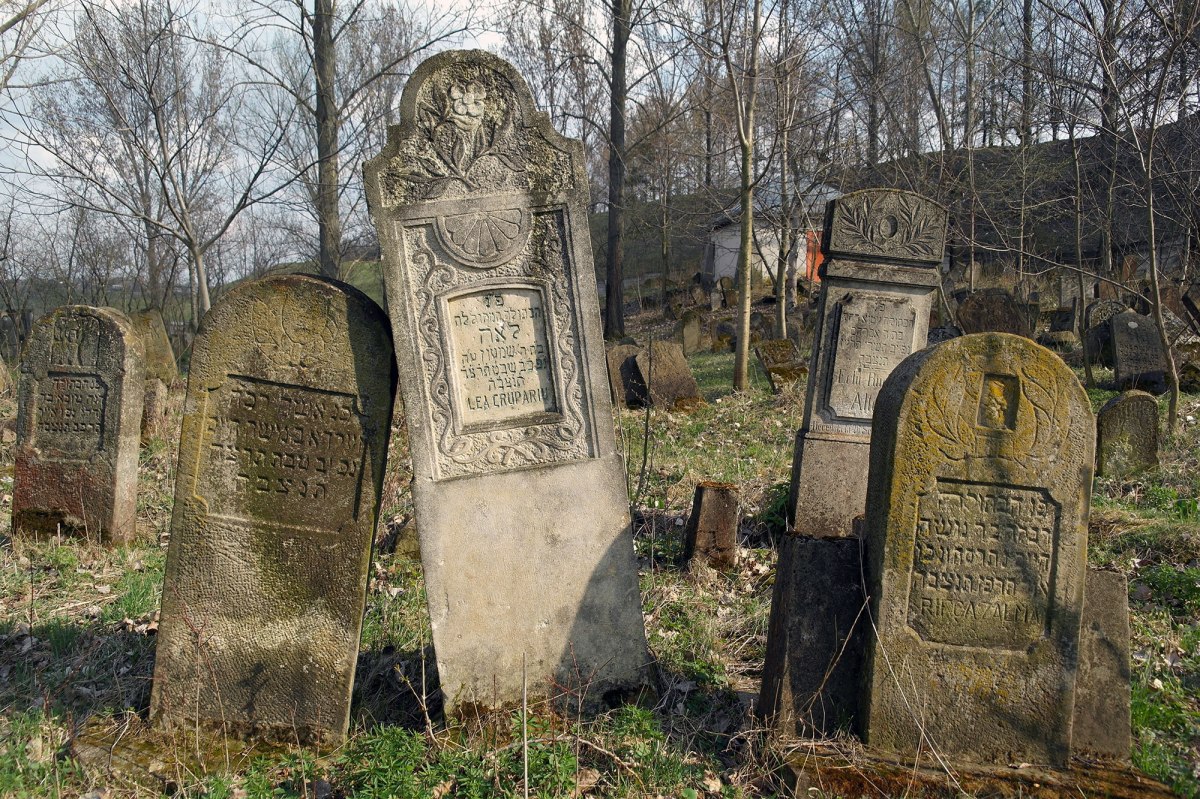 Bucecea - Jewish cemetery