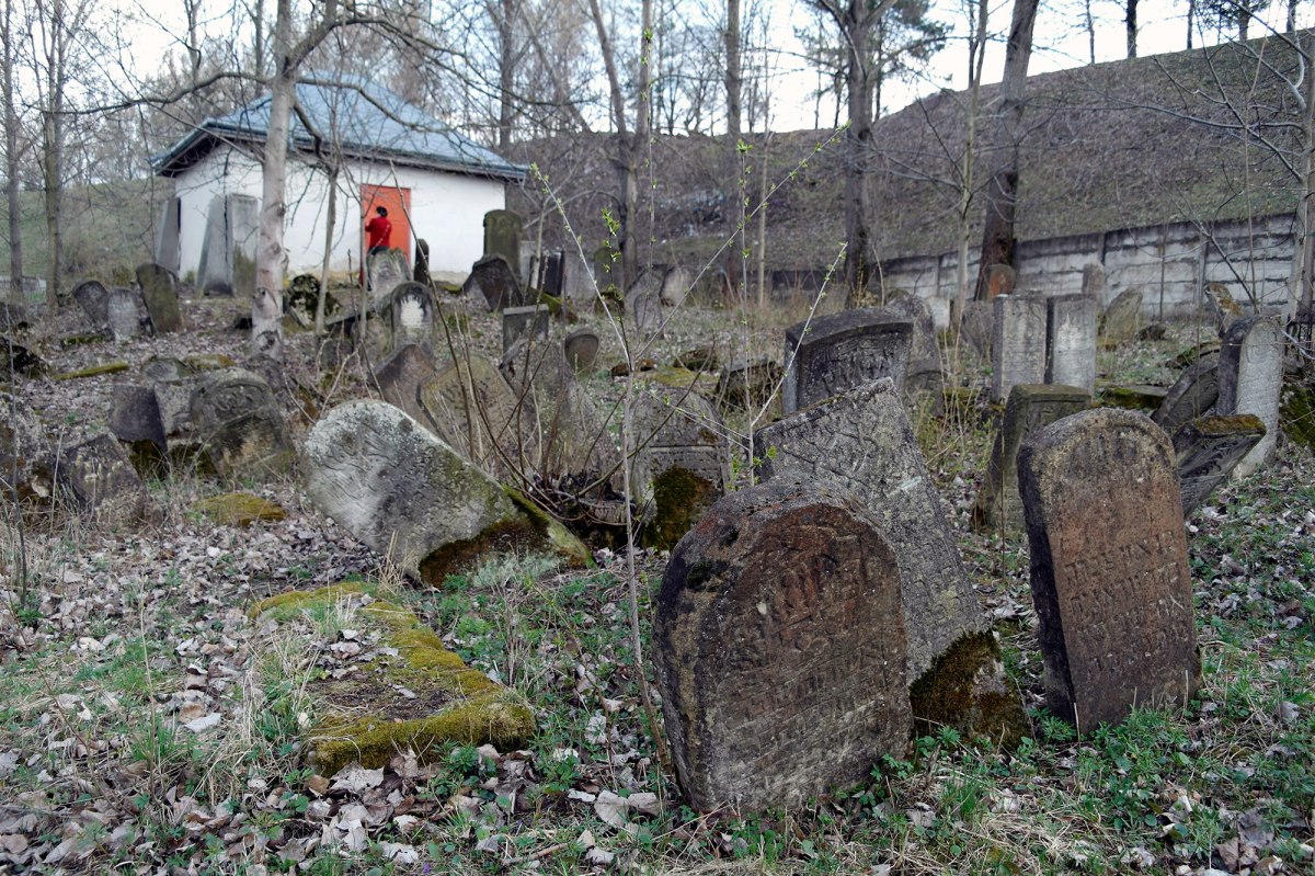 Bucecea - Jewish cemetery
