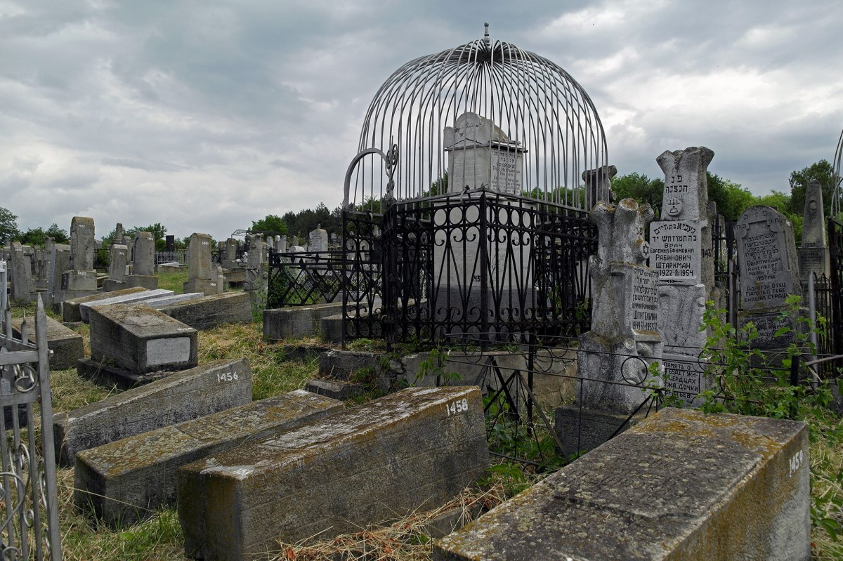 Mohyliv-Podilskyi - Jewish cemetery