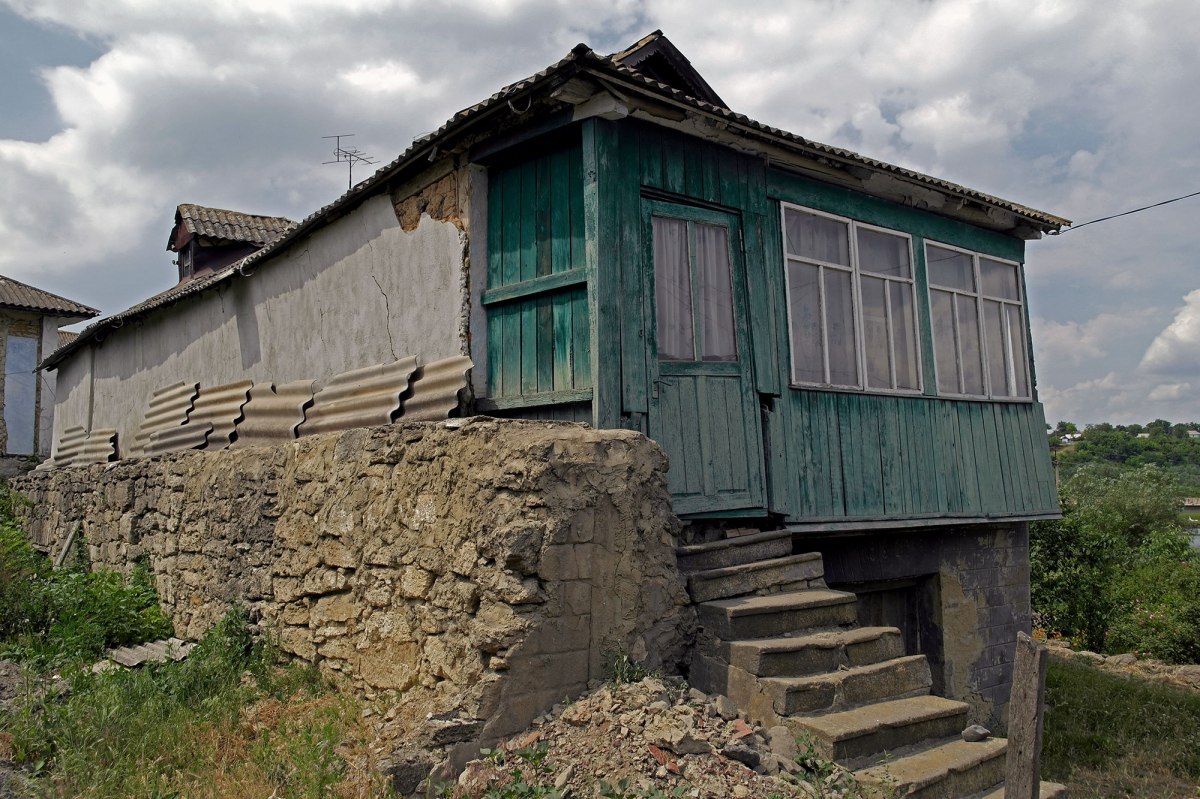 Chernivtsi (Podolia) - abandoned house