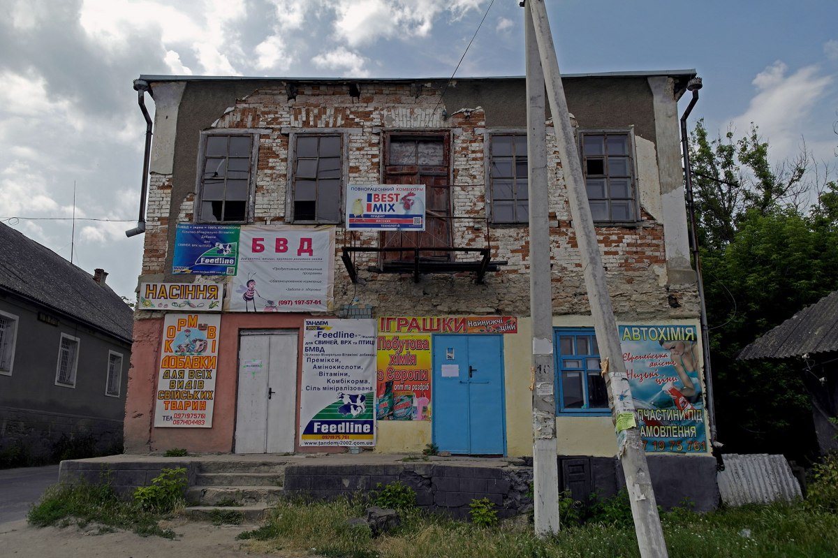 Chernivtsi (Podolia) - abandoned house