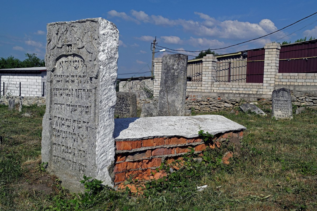 Medzhybizh - Jewish cemetery