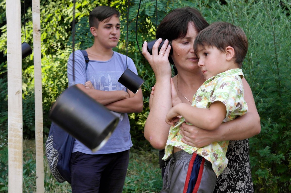 Sound installation in Anri Barbyusa Street
