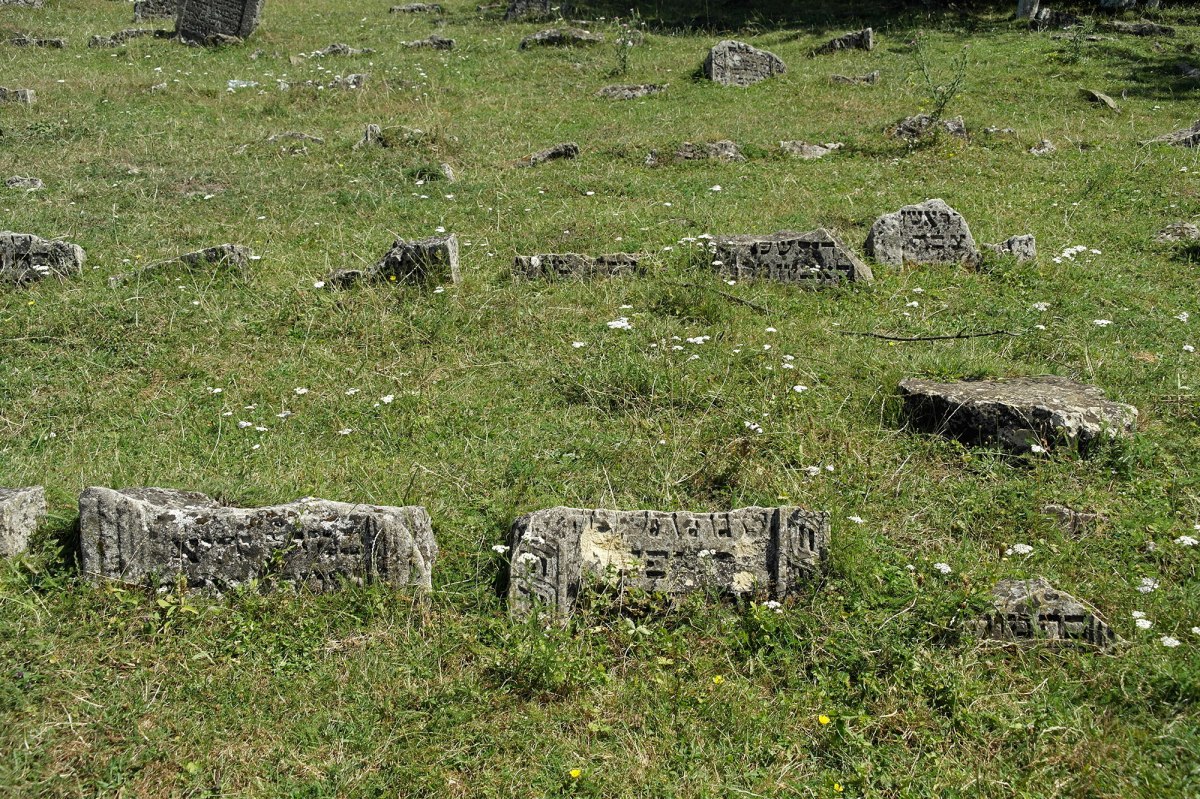 Zolotyi Potik Jewish cemetery