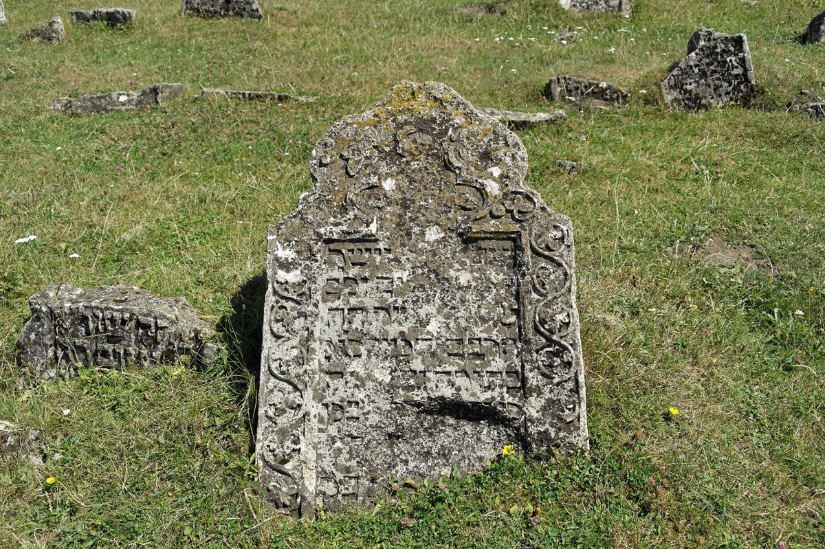 Zolotyi Potik Jewish cemetery