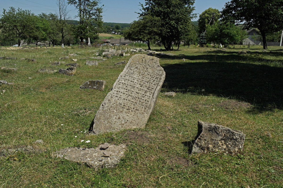 Zolotyi Potik Jewish cemetery