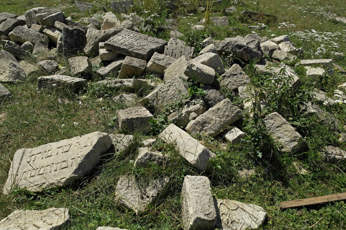 Zolotyi Potik Jewish cemetery