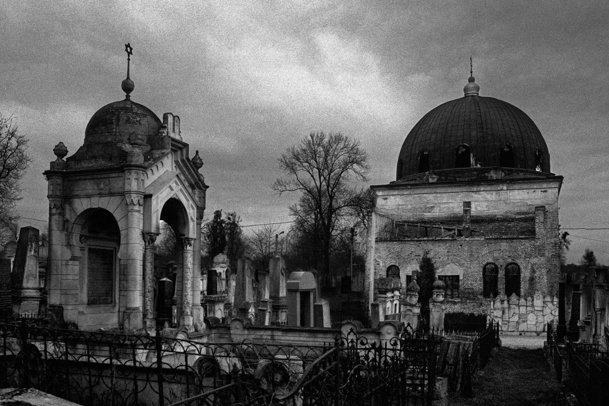 Chernivtsi (Czernowitz) Jewish cemetery