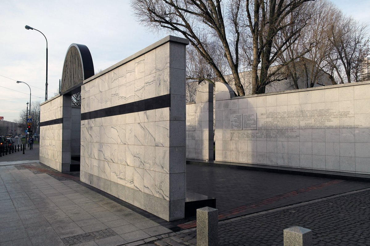 Warsaw - "Umschlagplatz"