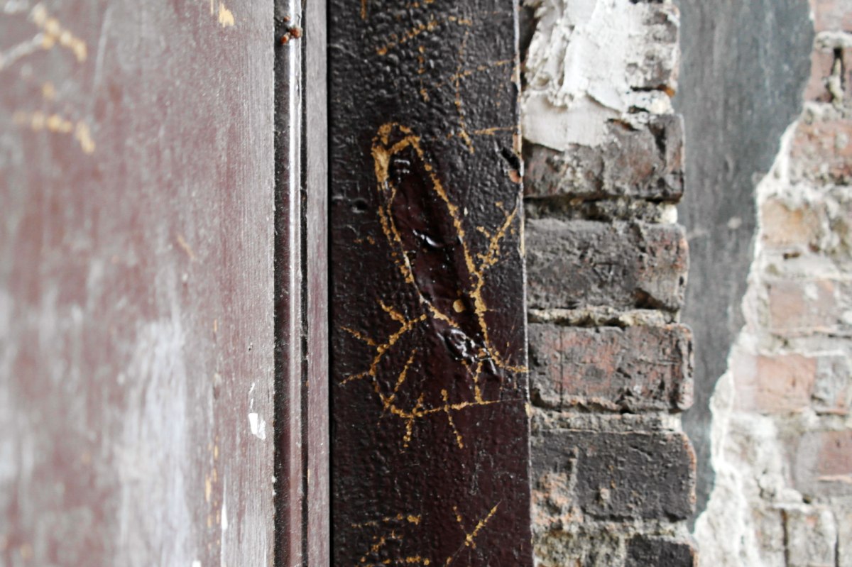 Warsaw - trace of a mezuzah