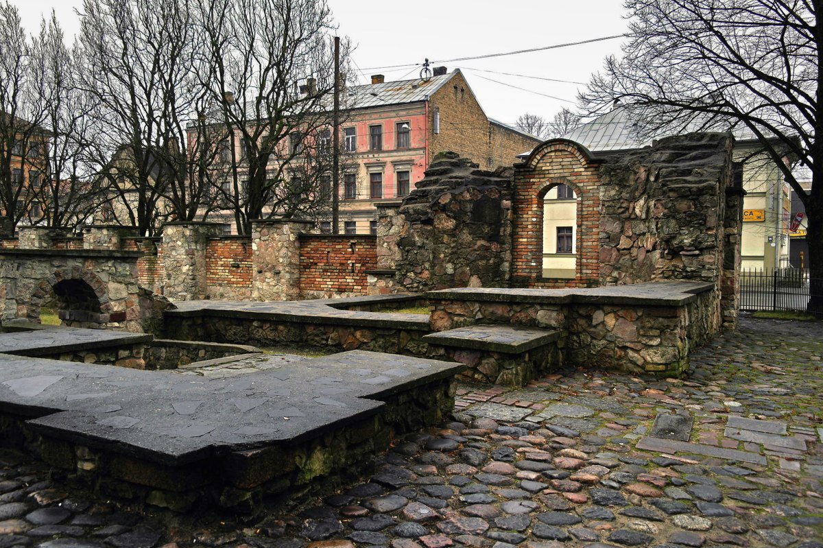 Remains of Choral Synagogue