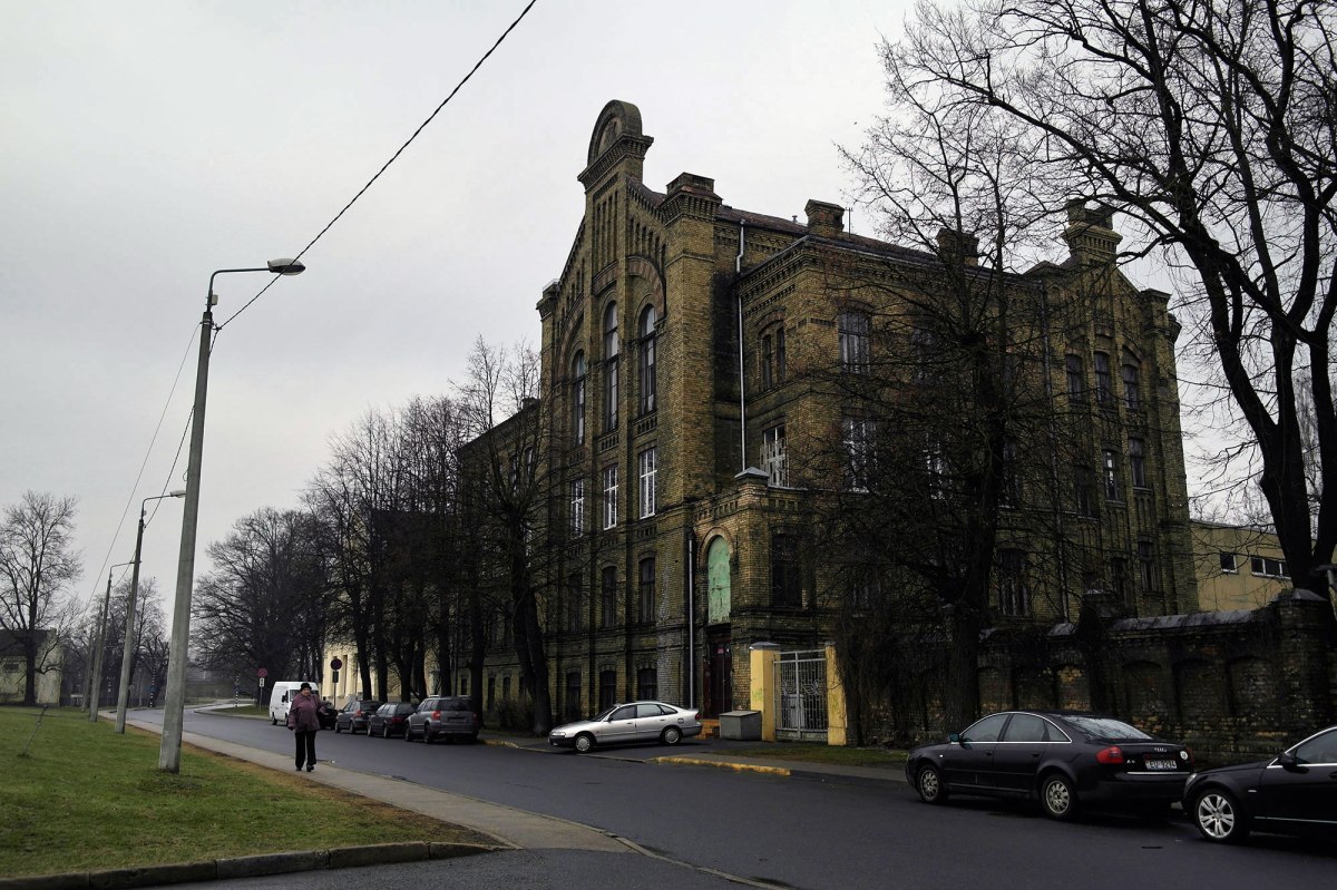 Former "Yiddishe Handwerker Shul" - an educational institution to qualify craftsmen